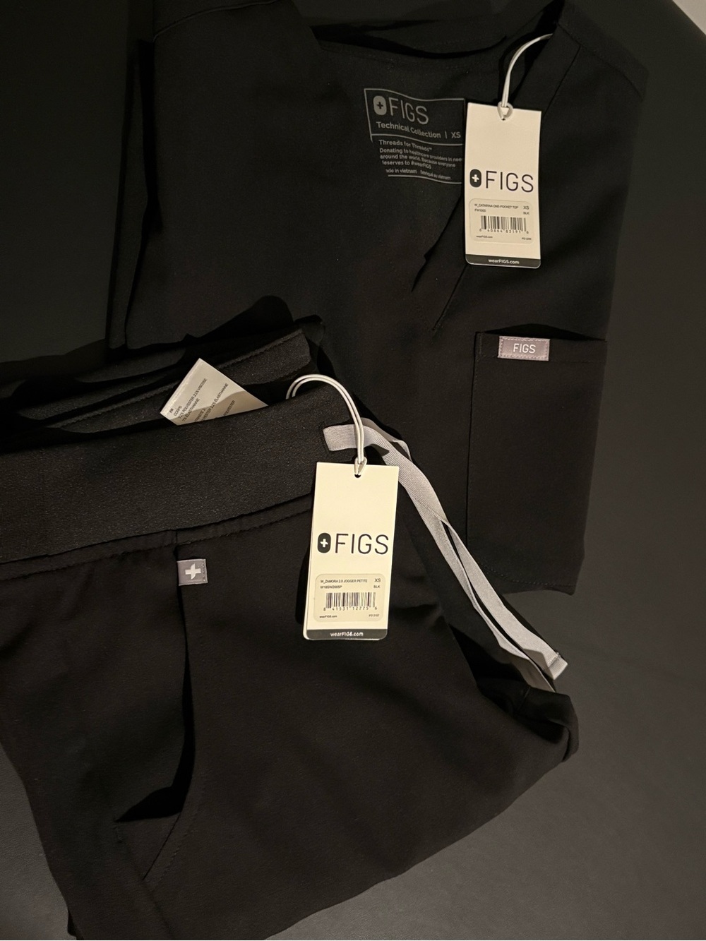 Women Figs Scrubs - Picture 2 of 4